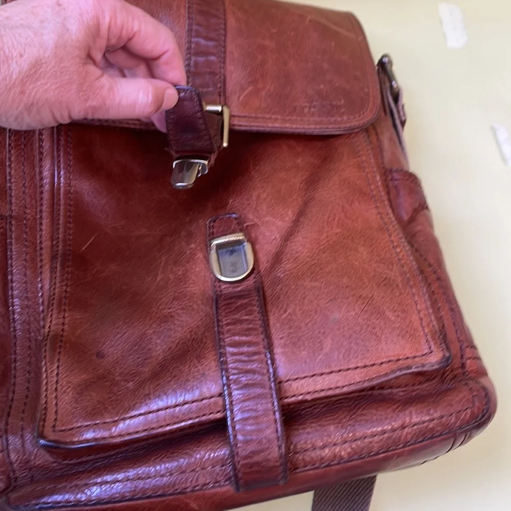 Vintage 80’s orange brown Fossil distressed leather bag